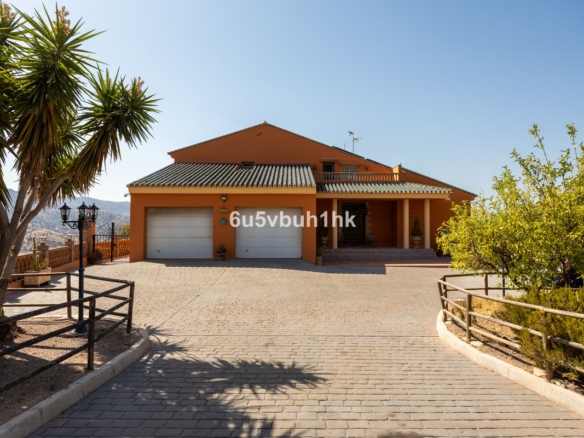 Townhouse for sale in Almogía