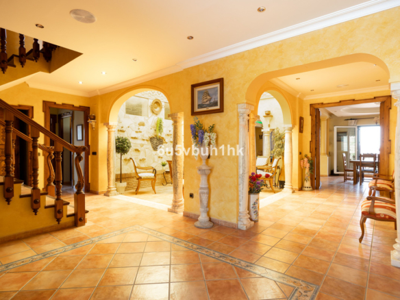 Townhouse for sale in Almogía