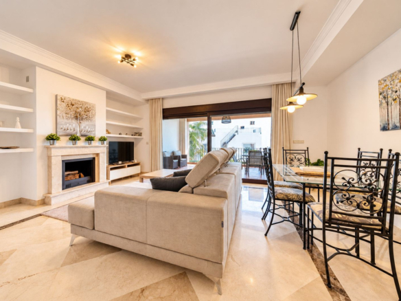 Townhouse for sale in Estepona