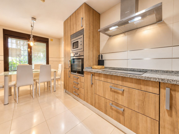 Townhouse for sale in Estepona