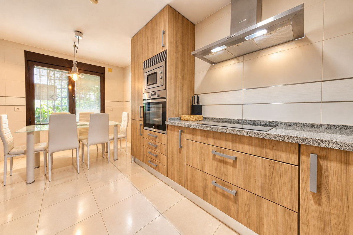 Townhouse for sale in Estepona