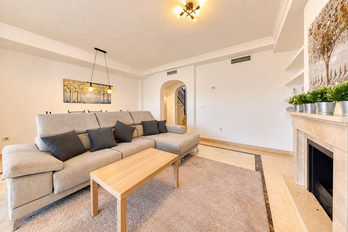 Townhouse for sale in Estepona