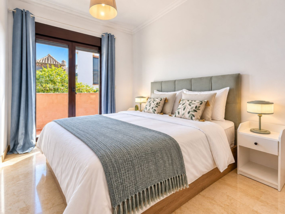 Townhouse for sale in Estepona