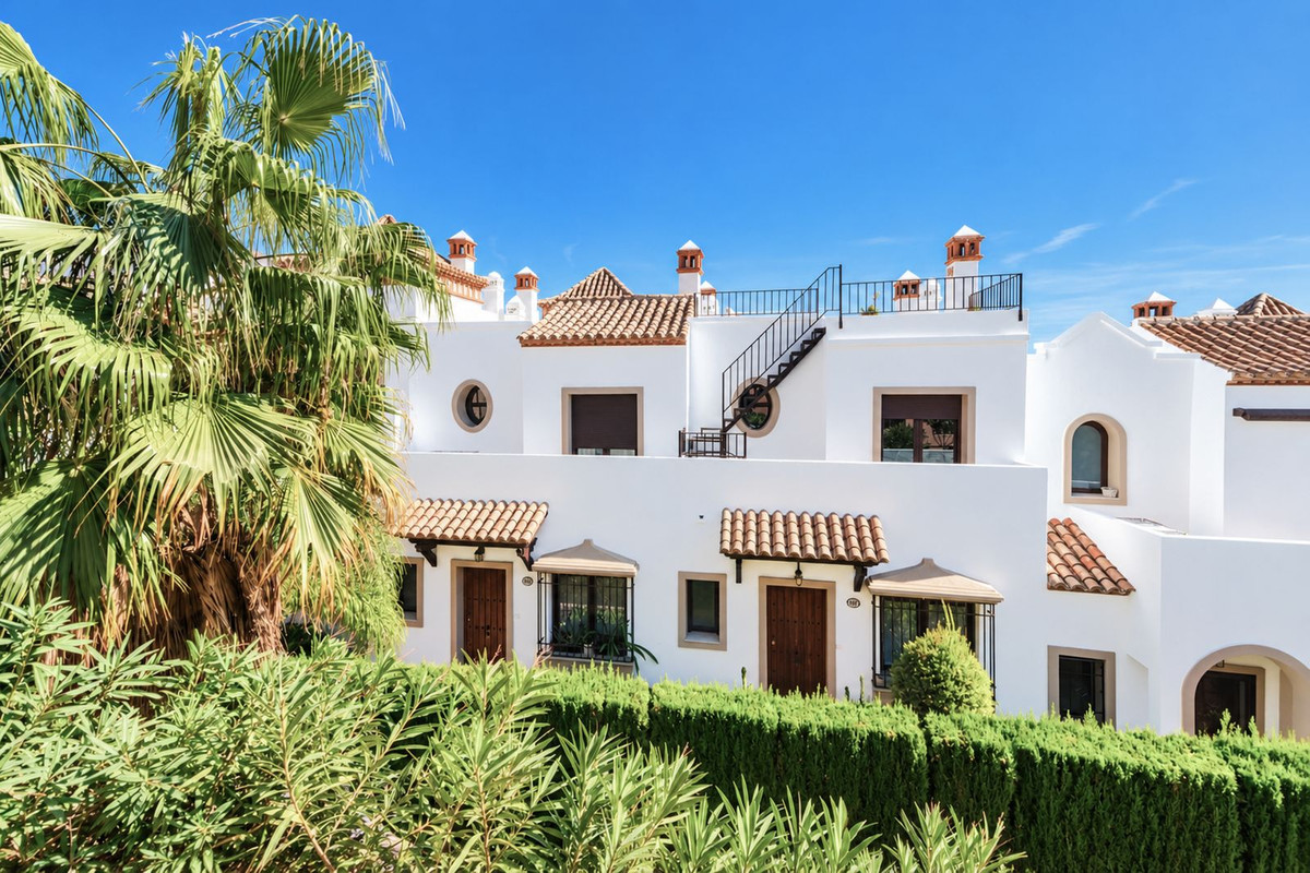 Townhouse for sale in Estepona