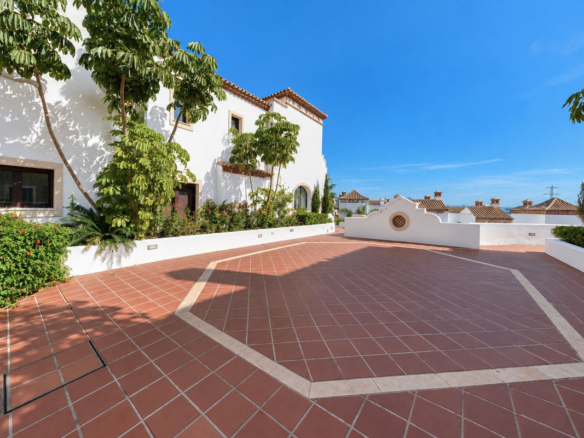 Townhouse for sale in Estepona