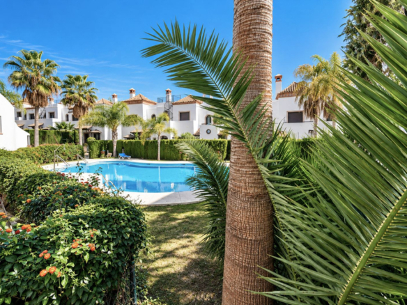 Townhouse for sale in Estepona