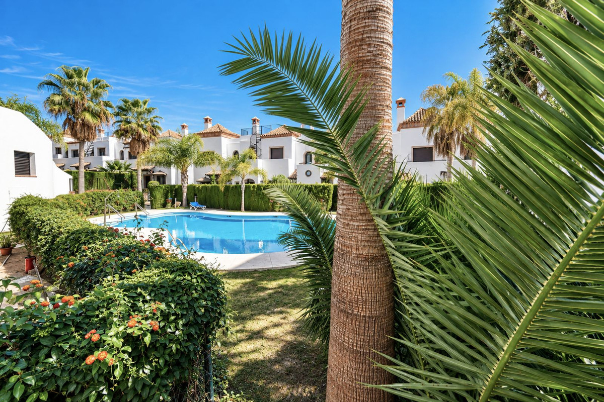 Townhouse for sale in Estepona
