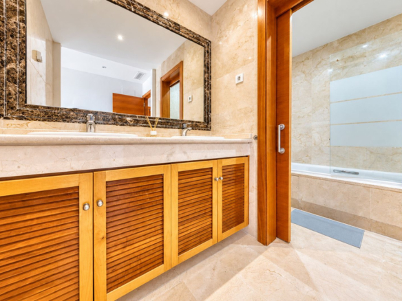 Townhouse for sale in Estepona