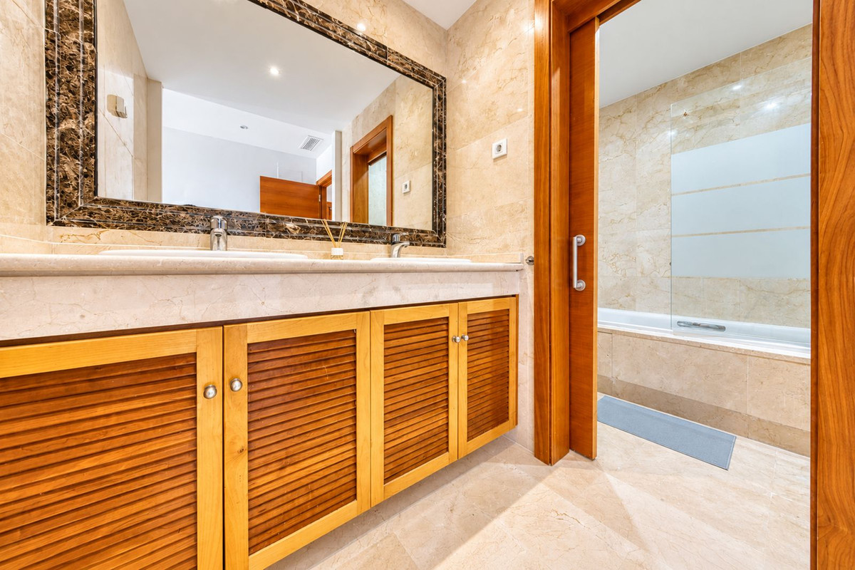 Townhouse for sale in Estepona