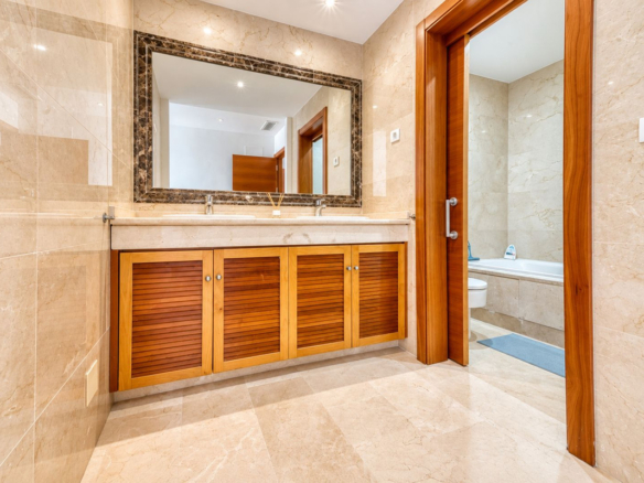 Townhouse for sale in Estepona