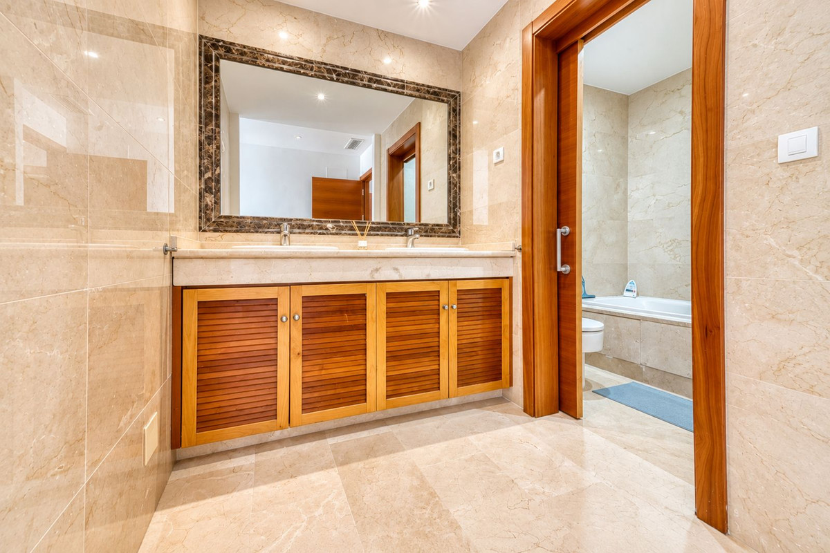 Townhouse for sale in Estepona