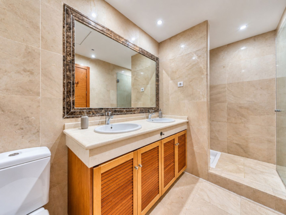 Townhouse for sale in Estepona