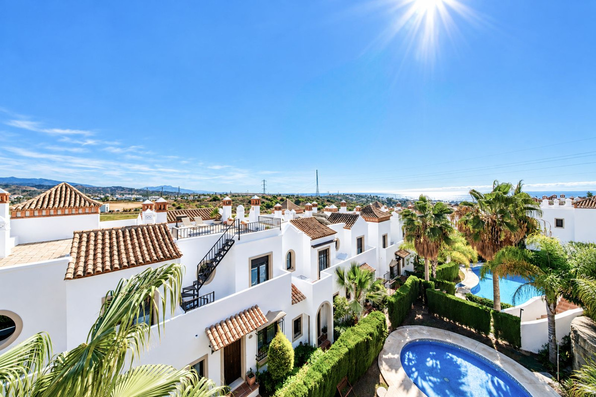 Townhouse-in-Estepona-Ref-R5488444 Townhouse for sale in Estepona