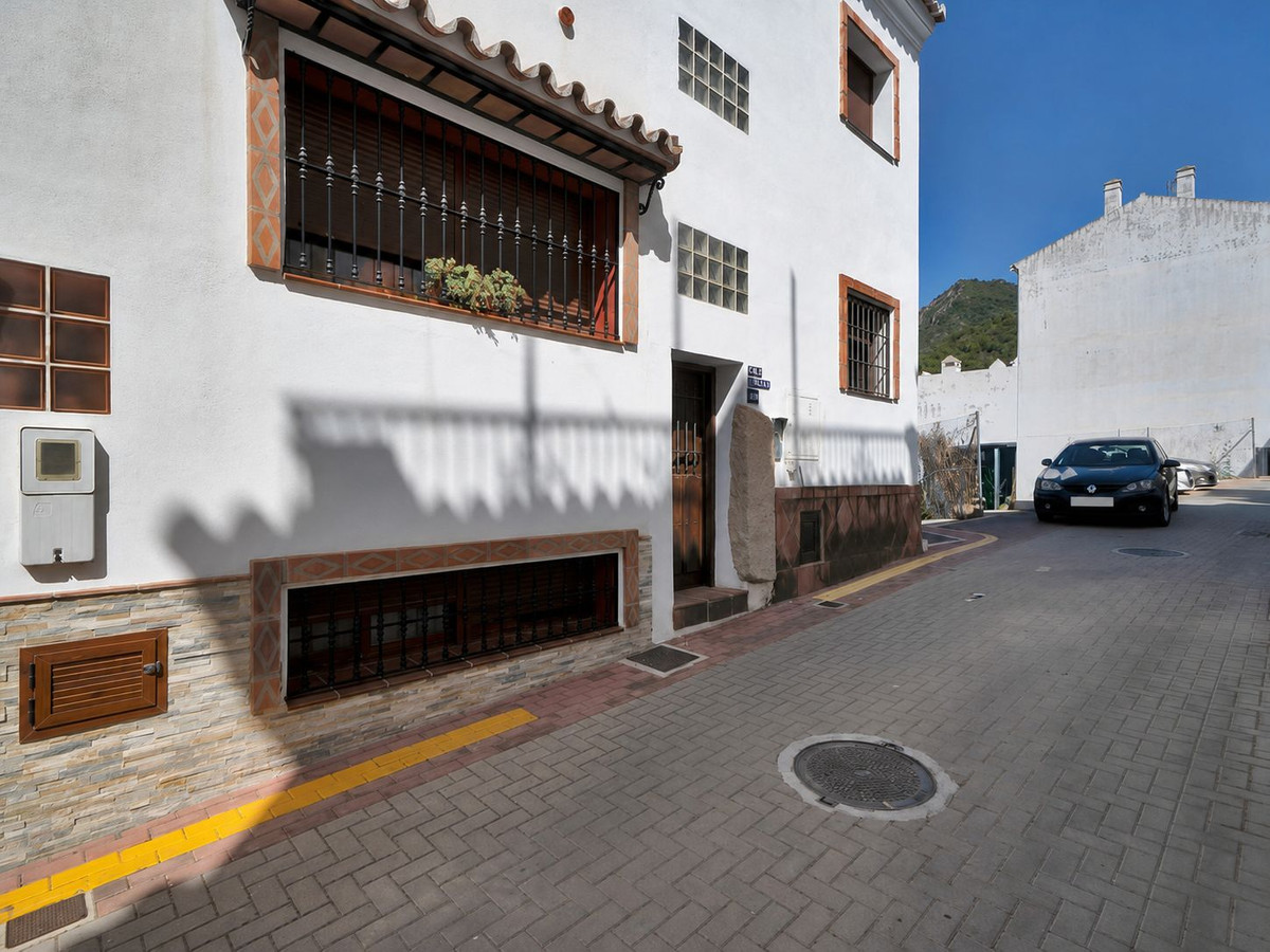 Townhouse for sale in Ojén