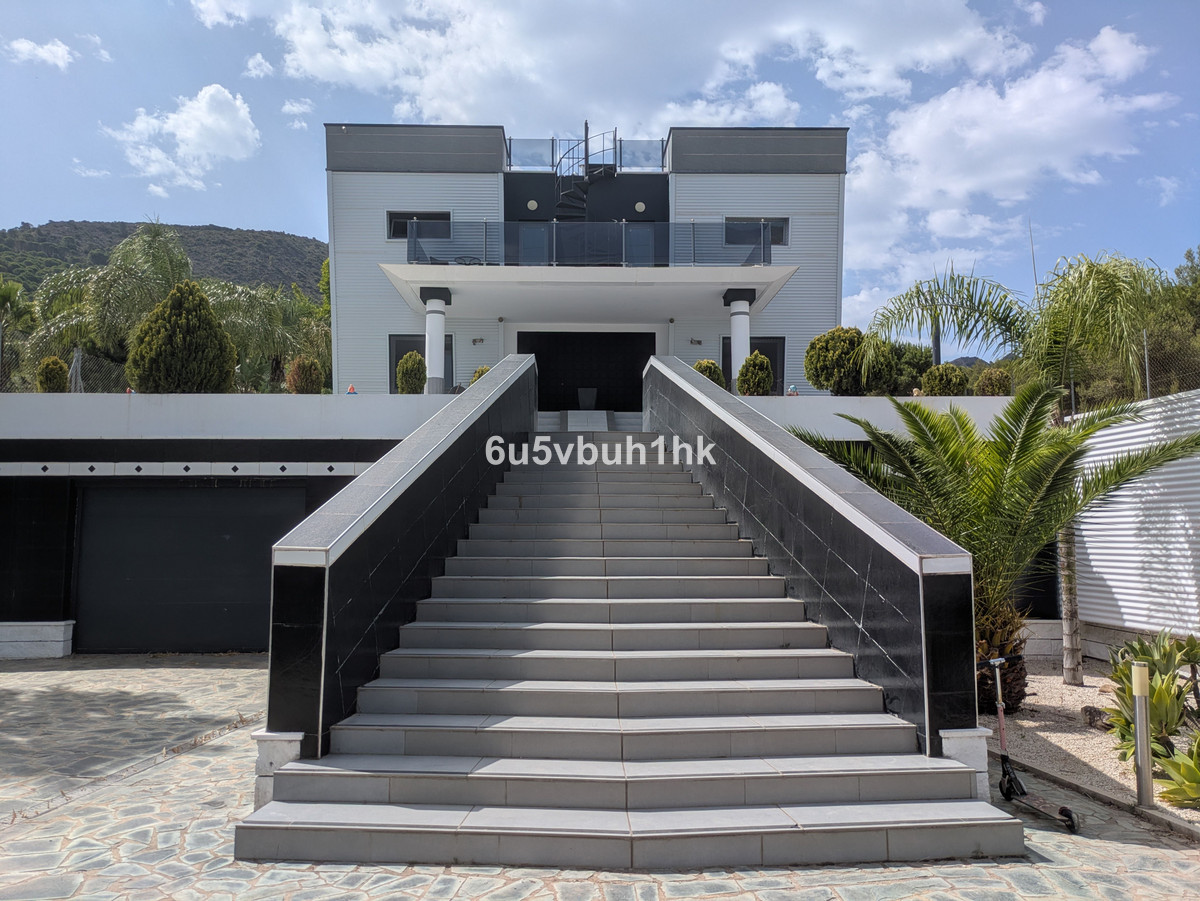 Villa for sale in Alhaurín de la Torre