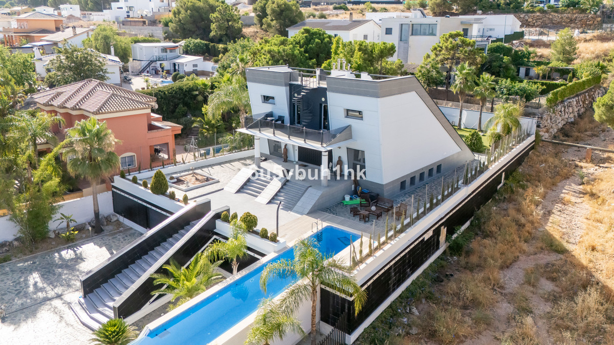 Villa for sale in Alhaurín de la Torre