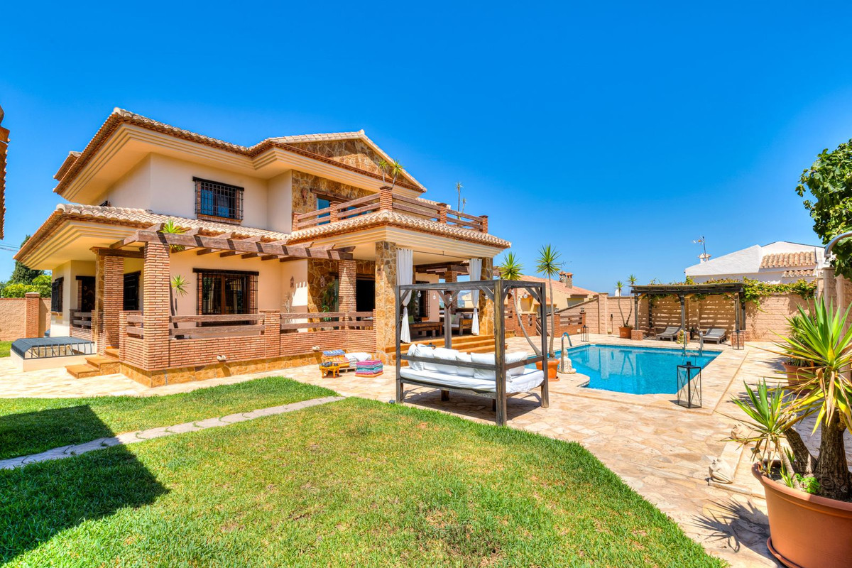 Villa for sale in Alhaurín de la Torre