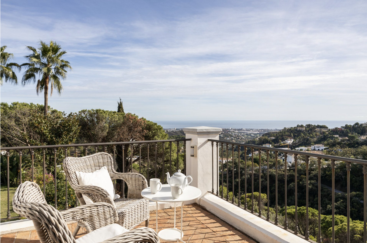 Villa for sale in Benahavís