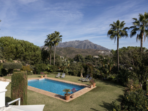 Villa for sale in Benahavís