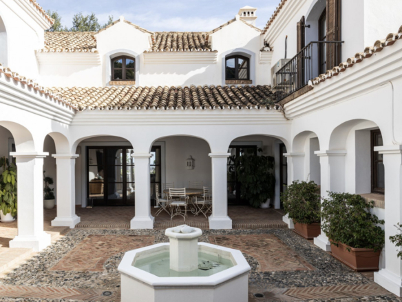 Villa for sale in Benahavís