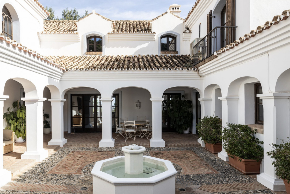 Villa for sale in Benahavís