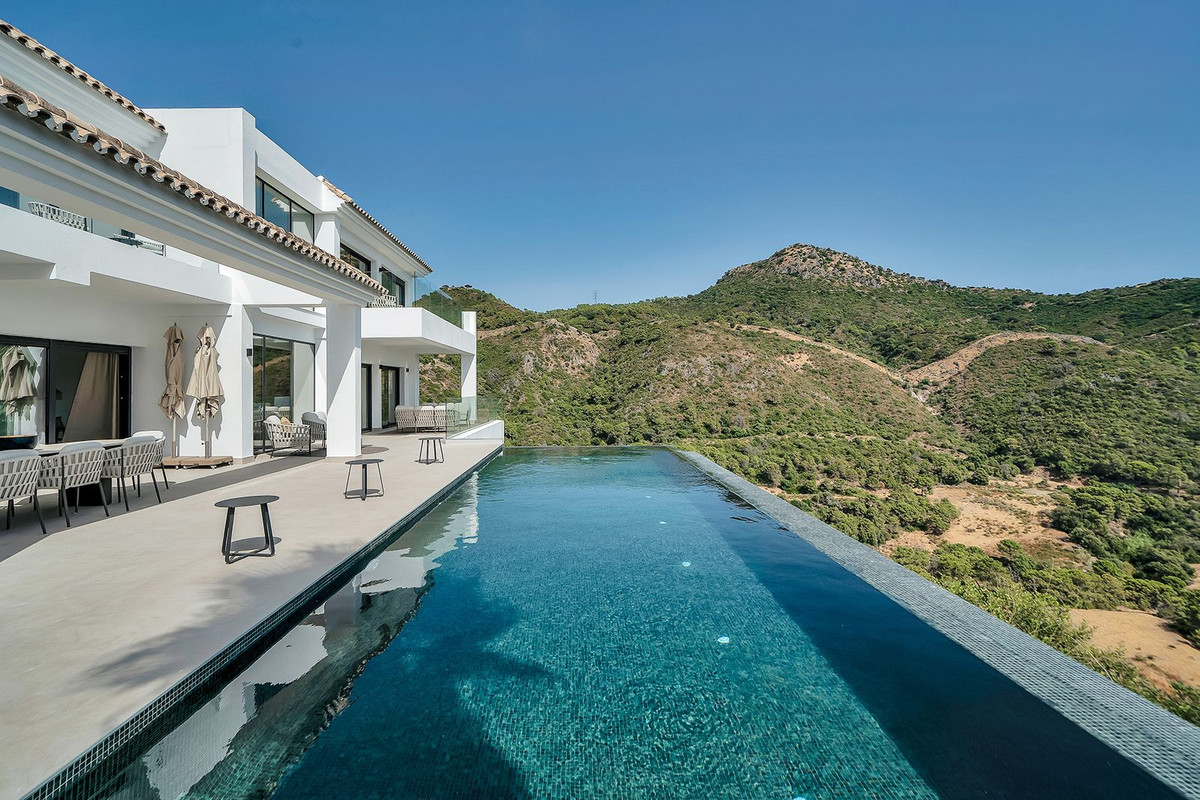 Villa for sale in Benahavís