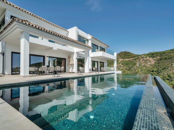 Villa for sale in Benahavís