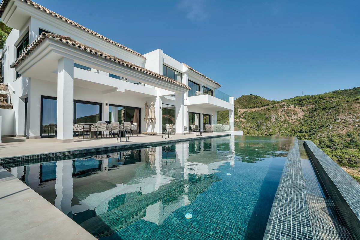 Villa for sale in Benahavís
