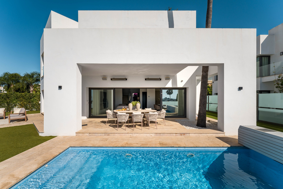 Villa for sale in Benahavís