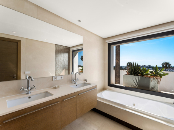 Villa for sale in Benahavís