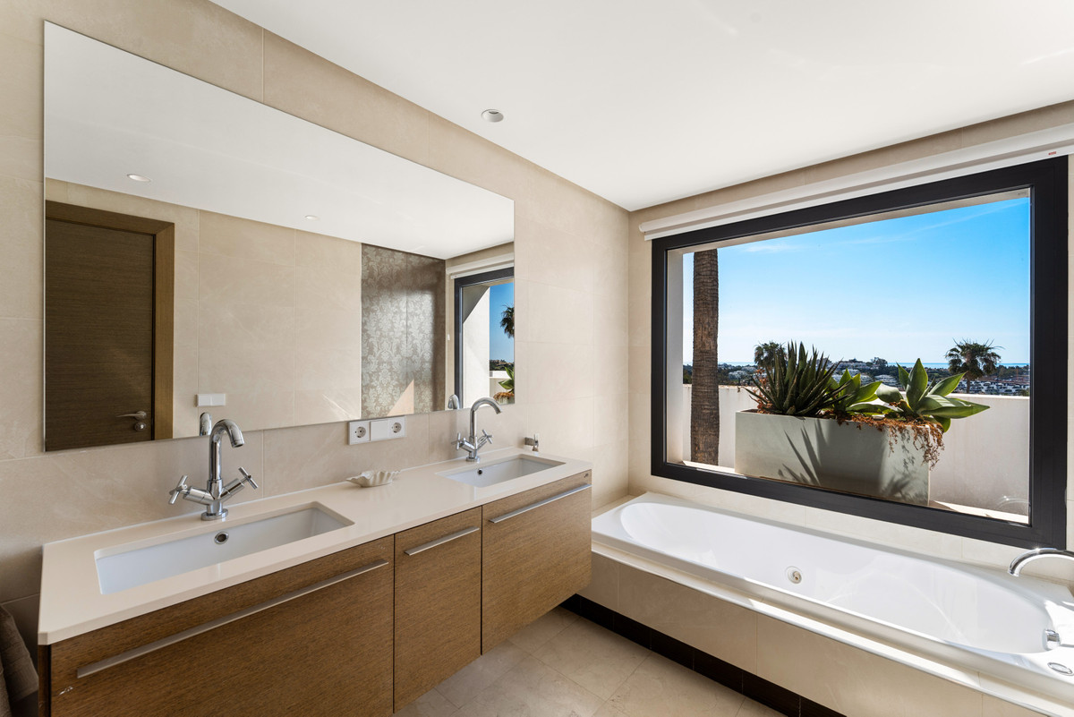 Villa for sale in Benahavís