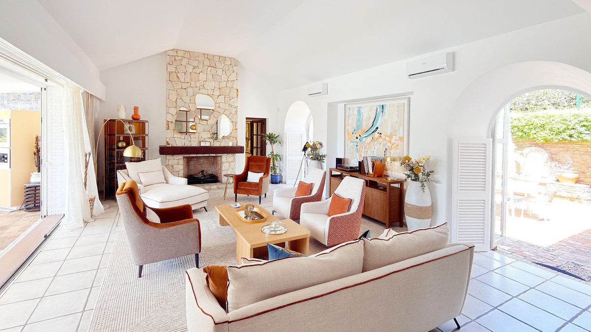 Villa for sale in Benalmadena