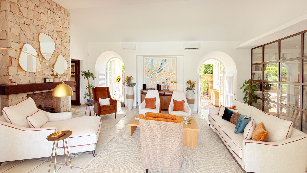 Villa for sale in Benalmadena
