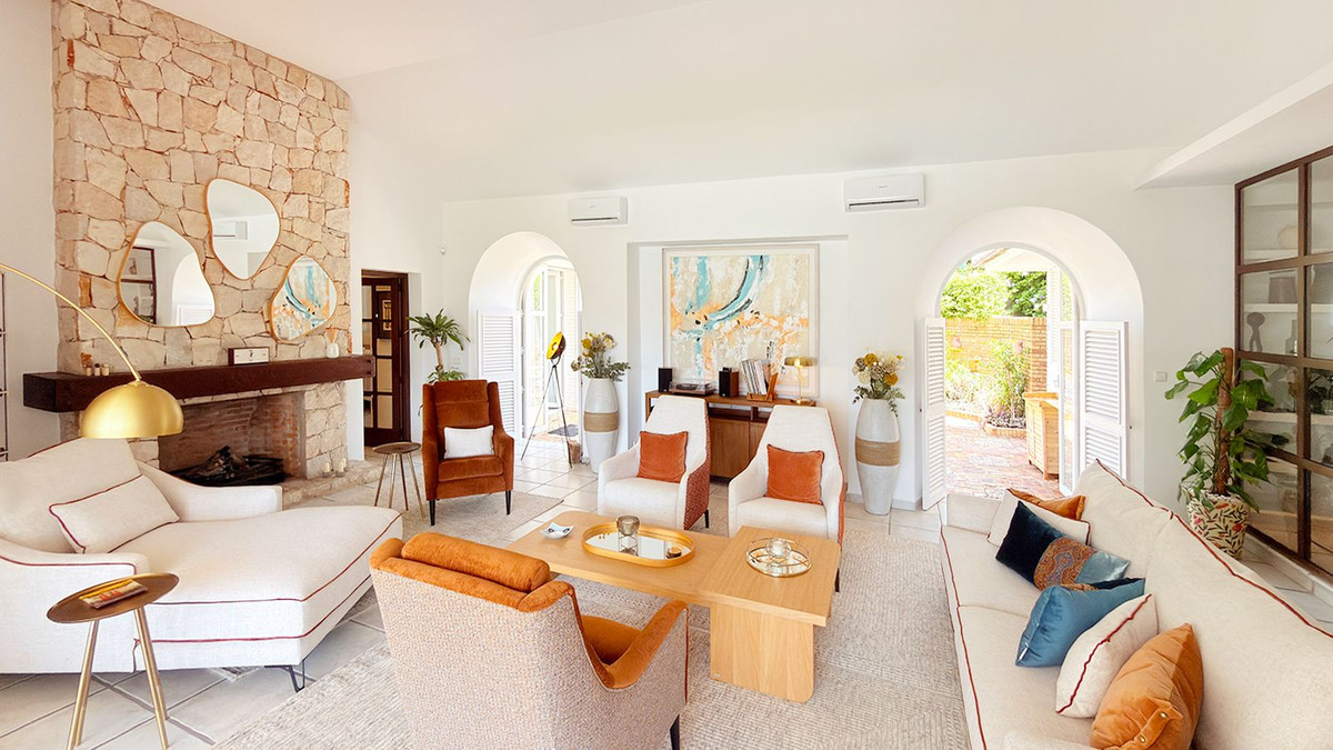 Villa for sale in Benalmadena
