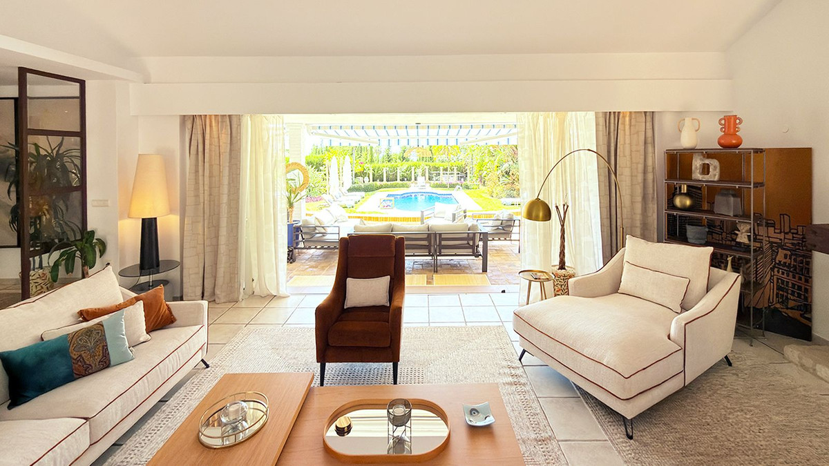 Villa for sale in Benalmadena