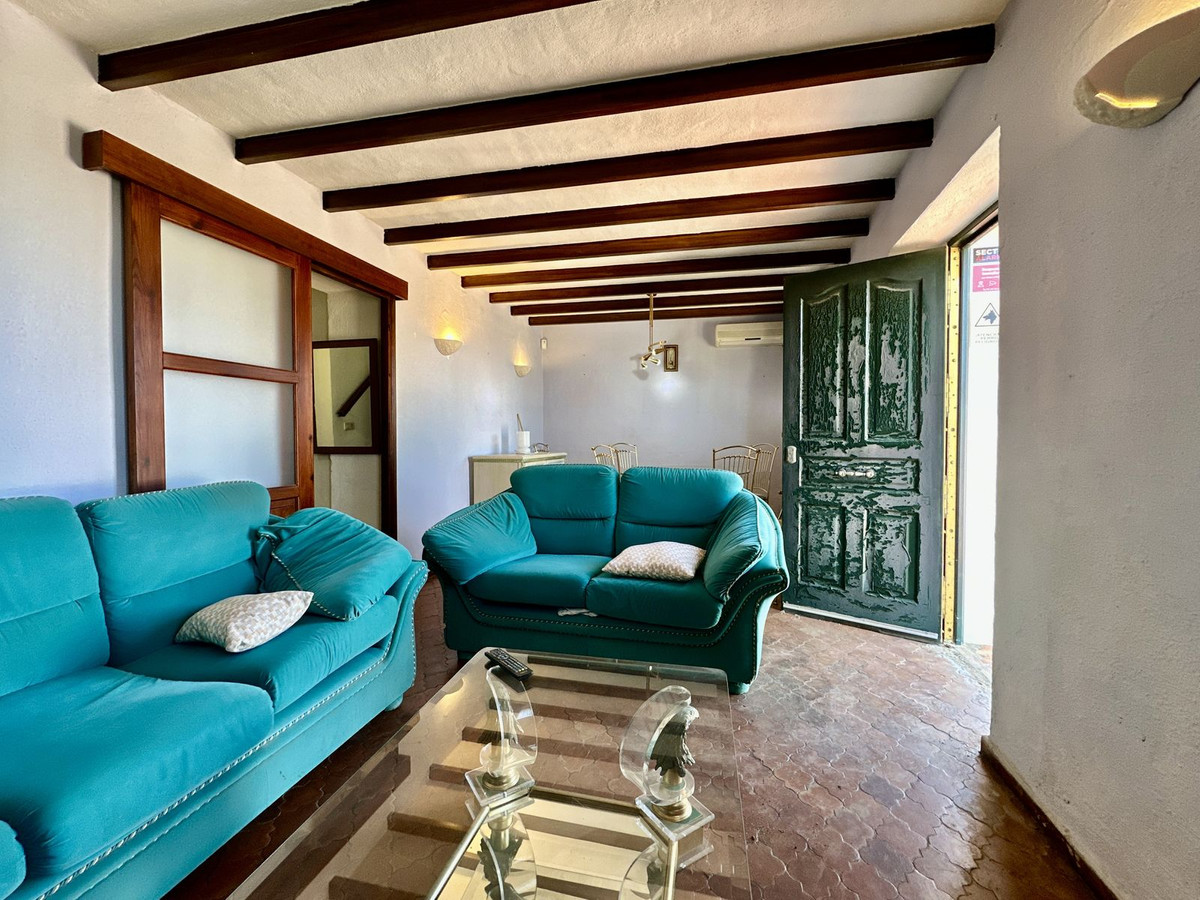 Villa for sale in Benalmadena