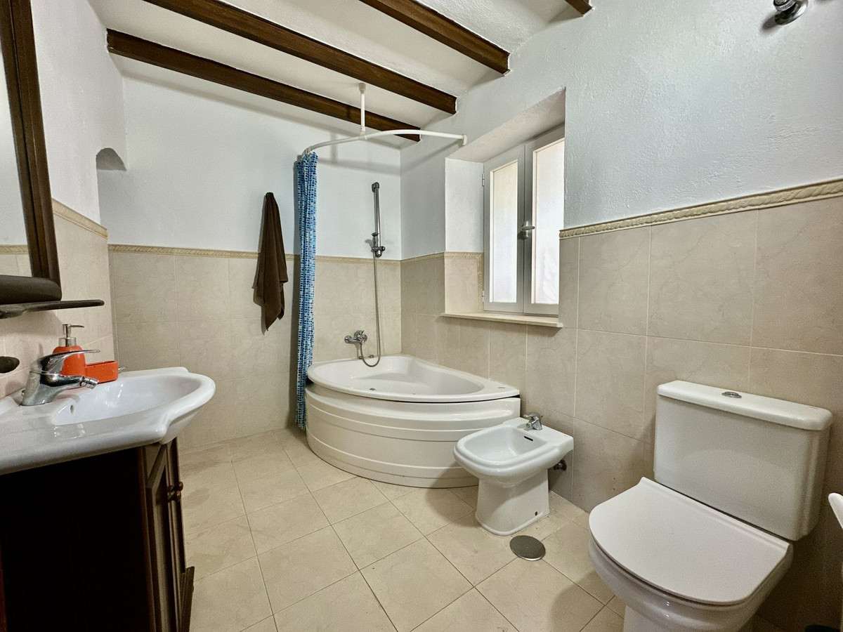 Villa for sale in Benalmadena