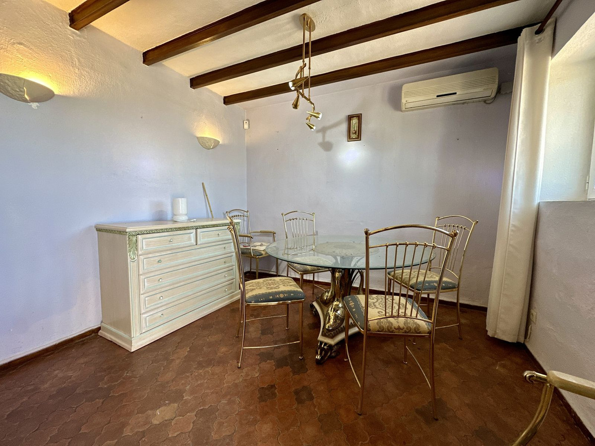Villa for sale in Benalmadena