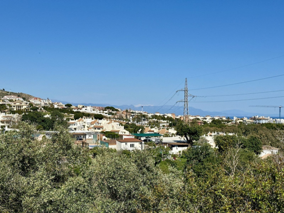 Villa for sale in Benalmadena