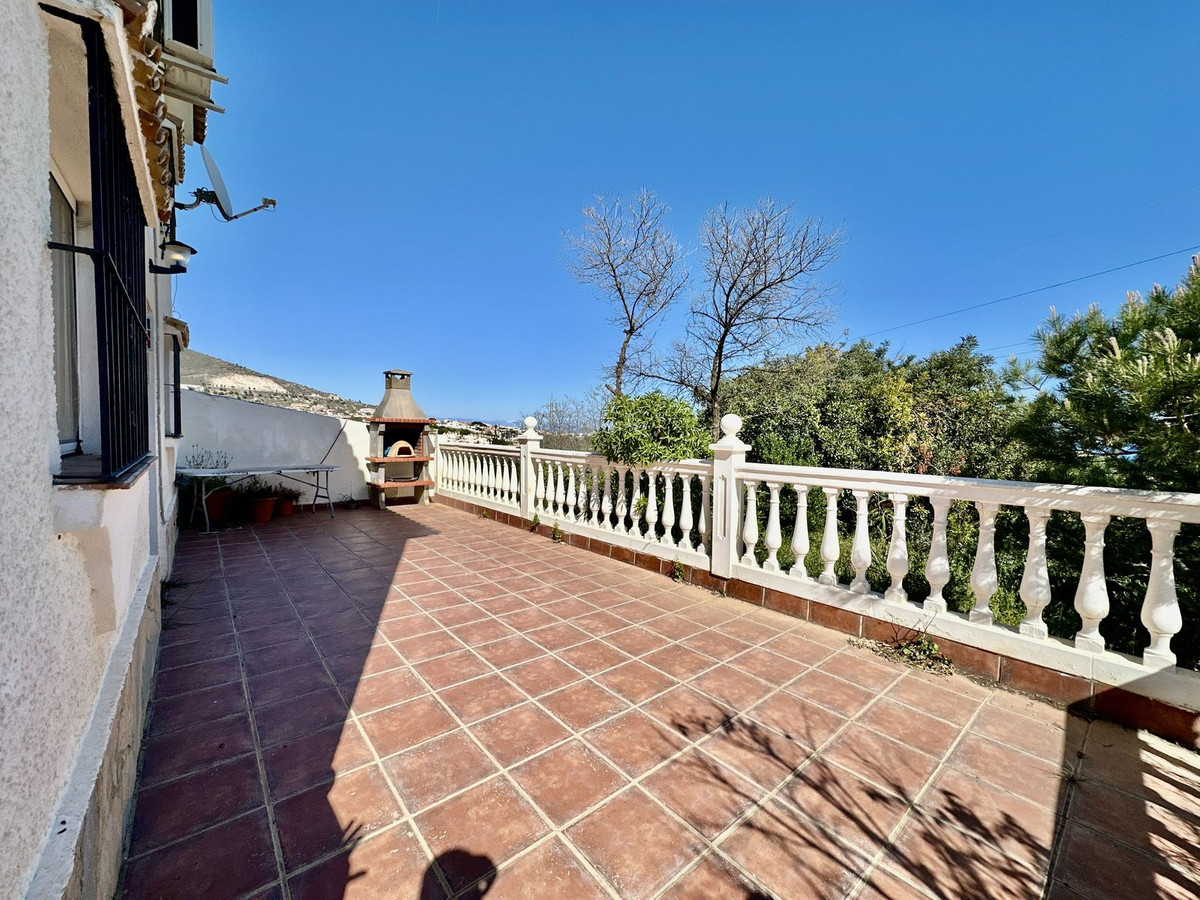 Villa for sale in Benalmadena