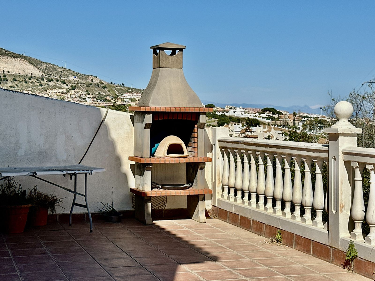 Villa for sale in Benalmadena