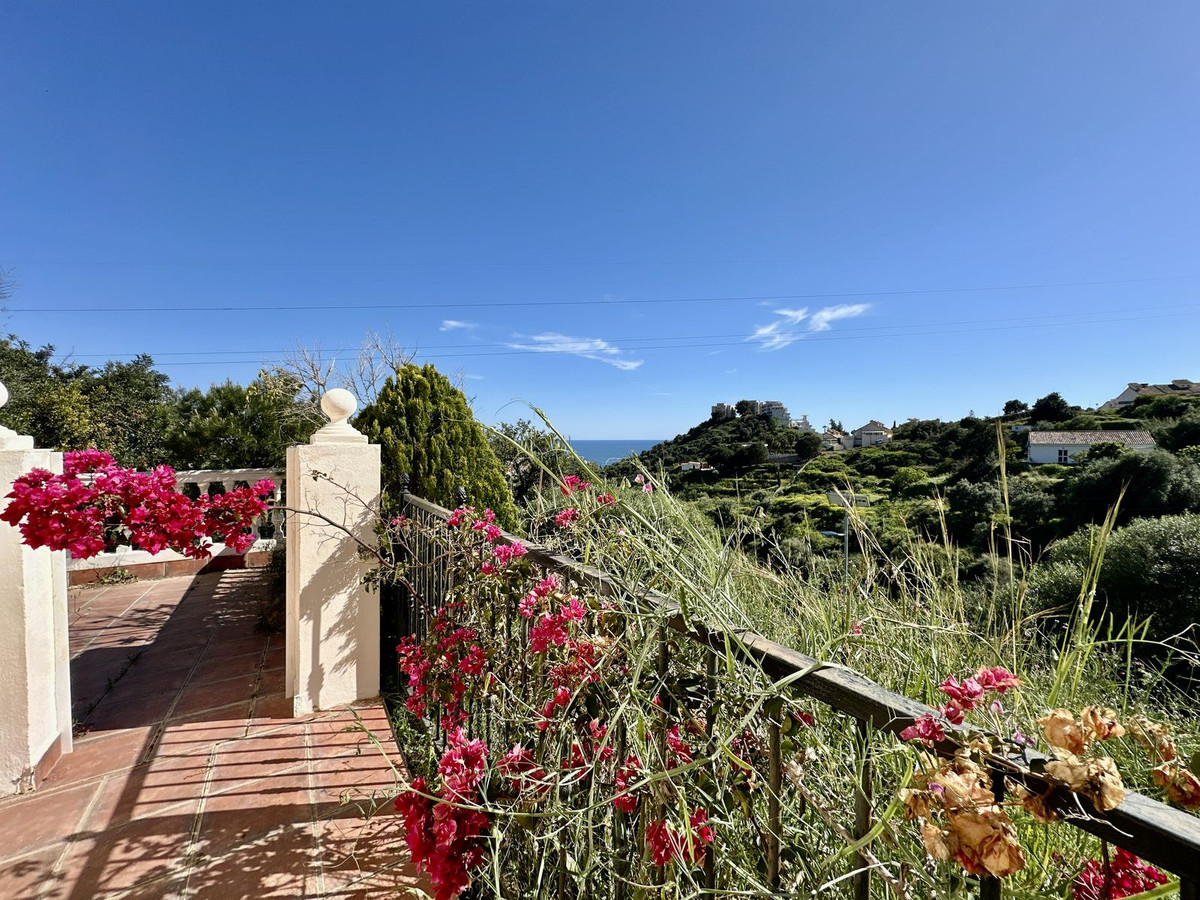 Villa for sale in Benalmadena
