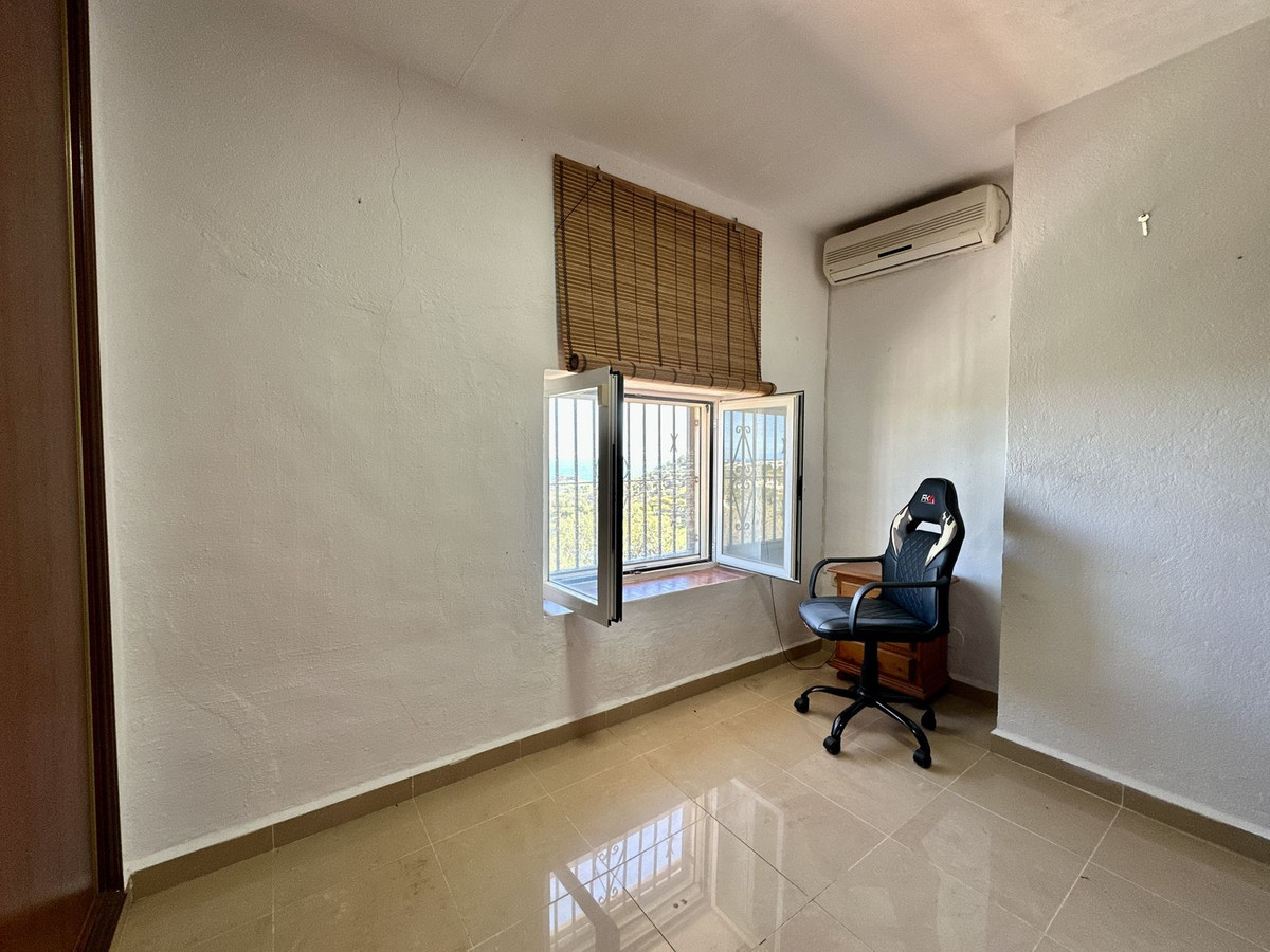 Villa for sale in Benalmadena