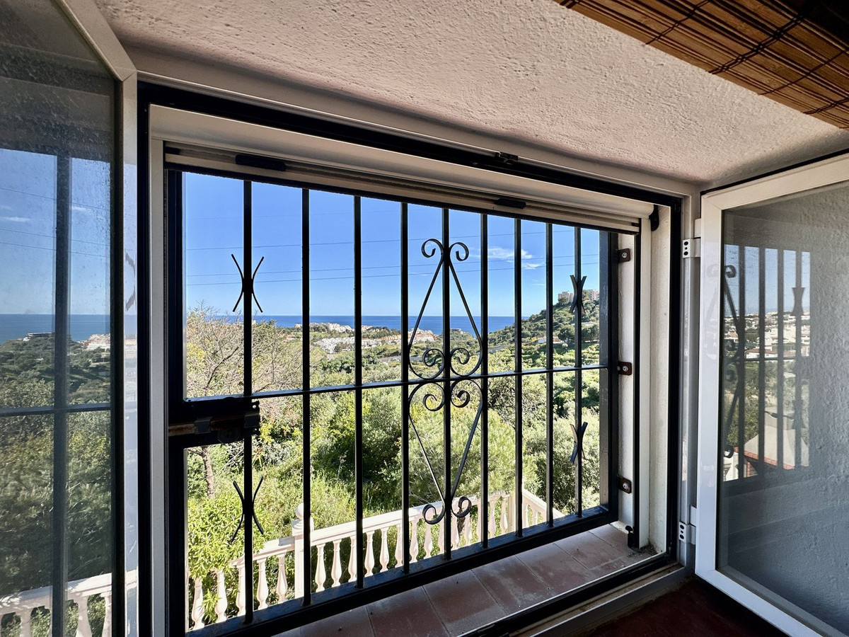 Villa for sale in Benalmadena