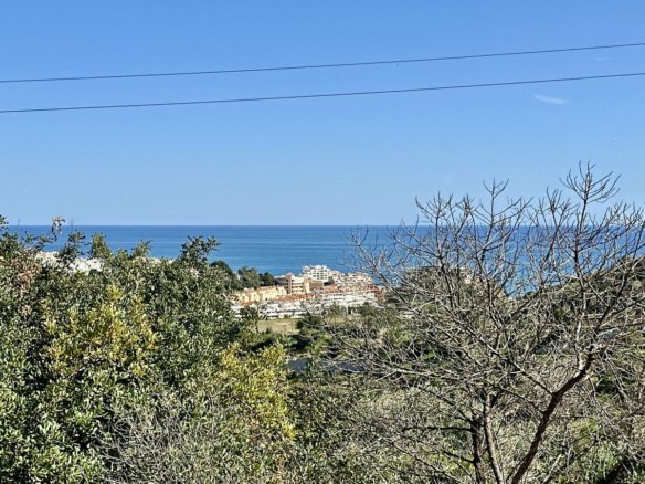 Villa for sale in Benalmadena