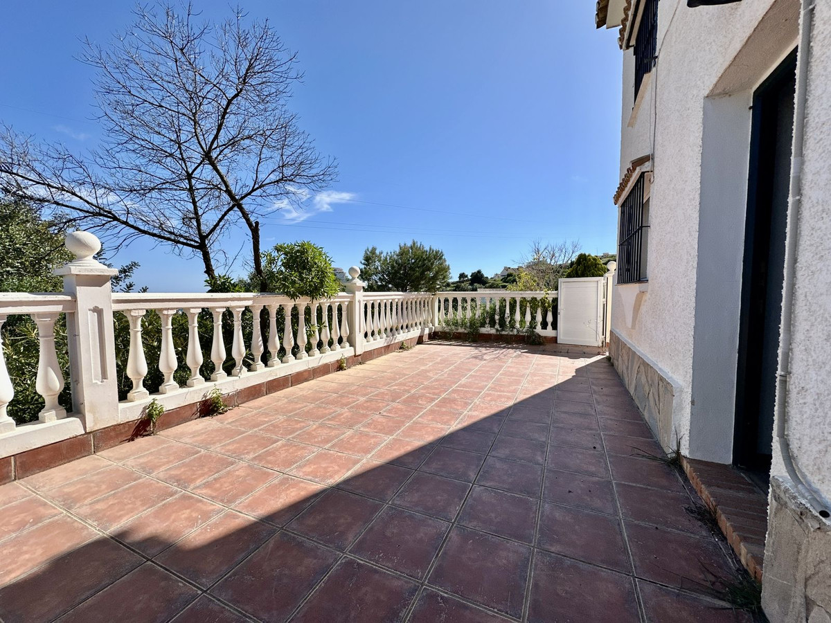 Villa for sale in Benalmadena