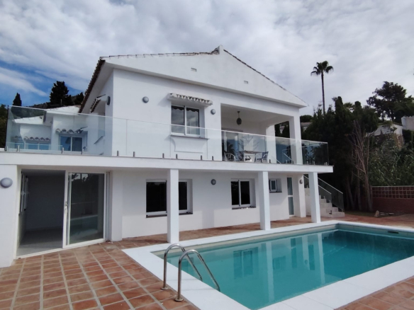 Villa for sale in Benalmadena