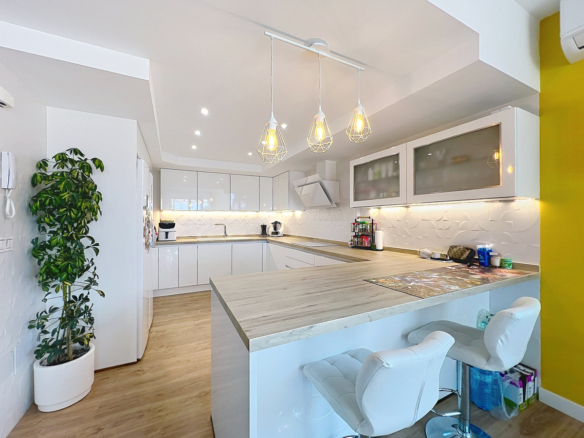 Villa for sale in Casares