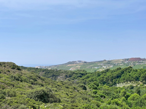 Villa for sale in Casares
