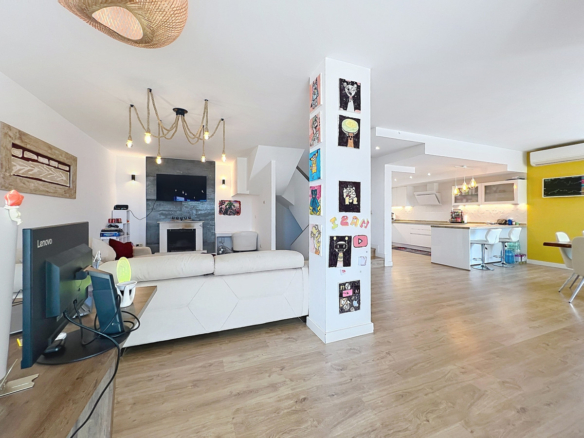 Villa for sale in Casares